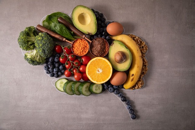 Zwischen Gehirn und Darm besteht ein komplexes Zusammenspiel.  | Foto: Christin Klose (dpa)