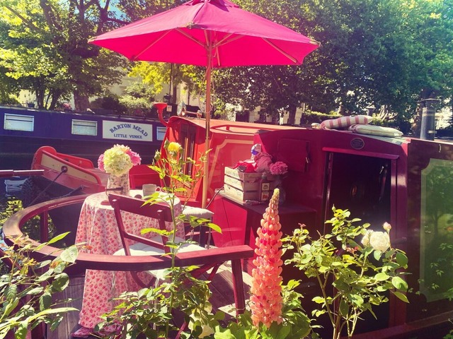 Das Hausboot von ARD-Korrespondentin A...t im Londoner Stadtteil Little Venice.  | Foto: Annette Dittert (dpa)