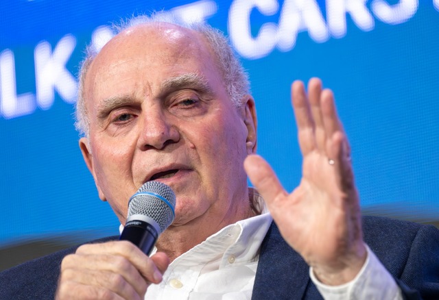 Uli Hoene&szlig; spricht auf einem Kon...u&szlig;ball-Themen und den FC Bayern.  | Foto: Peter Kneffel/dpa