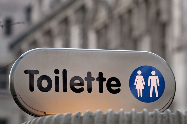 Basel-Stadt plant mehr ffentliche Toiletten auerhalb des Stadtkerns.  | Foto: Jan Woitas (dpa)