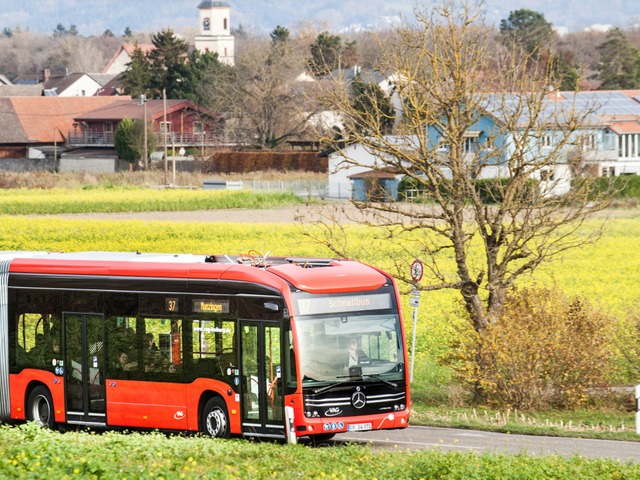 Die Schnellbuslinie 37, die den Tuniberg mit der Freiburger City verbindet  | Foto: Anja Thlking