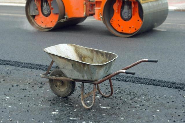 Kreis Breisgau-Hochschwarzwald plant mehr Zeit fr Fahrbahnsanierungen und Radwegeausbau ein