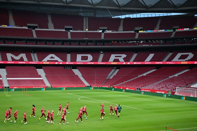 Gro&szlig;e Kulisse: Im Metropolitano ...FB-Team um den ersten Titel seit 2016.  | Foto: Sebastian Christoph Gollnow/dpa