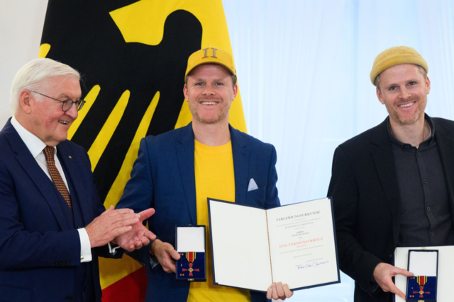 Freiburger HipHop-Duo Zweierpasch erhlt Bundesverdienstkreuz