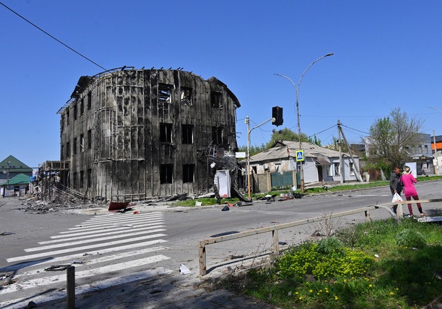 Bergarbeiterstadt Pokrowsk im Donezker...eile stark zerst&ouml;rt. (Archivbild)  | Foto: Michael Shtekel/AP/dpa
