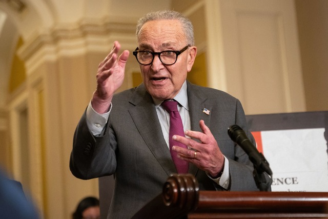 Bombendrohungen gegen B&uuml;ros von Demokrat Chuck Schumer  | Foto: Allison Robbert/AP/dpa