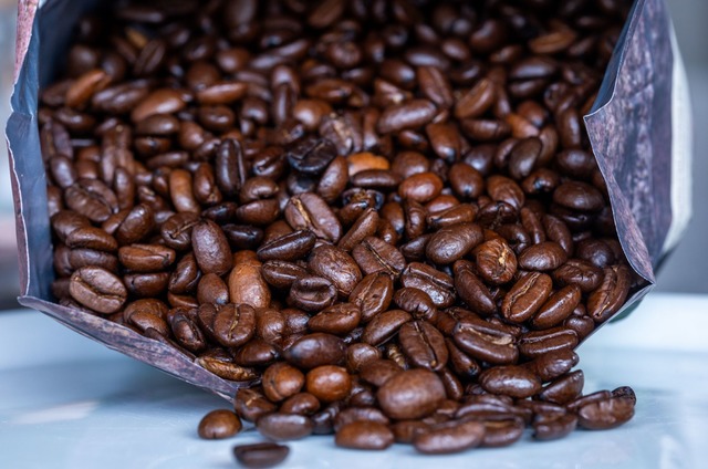 F&uuml;r Kaffee m&uuml;ssen Verbrauche... greifen als noch vor ein paar Jahren.  | Foto: Jens B&uuml;ttner/dpa