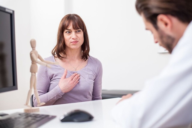 Beim Arzt fhlt man sich oft nicht ernstgenommen. Wan kann man dagegen tun?  | Foto: Christin Klose (dpa)