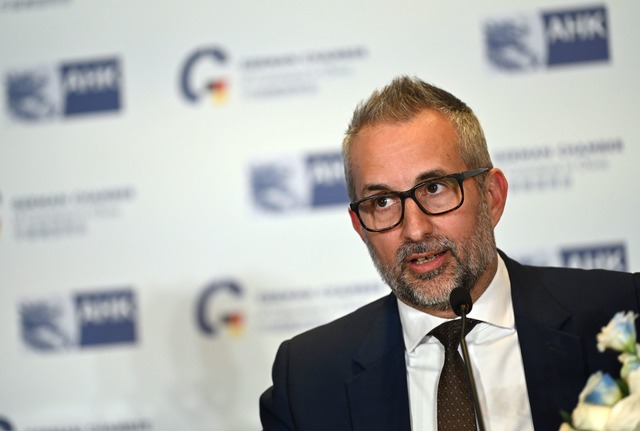 Deutsche Firmen w&uuml;nschen sich lau...na eine Verbesserung des China-Bildes.  | Foto: Johannes Neudecker/dpa