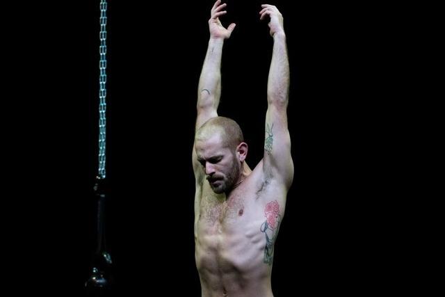 "Ich habe ein Interesse am Schmerz": Was Yotam Peleds Tanzabend in Freiburg mit Migrne zu tun hat