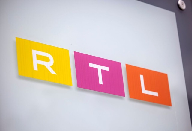 Das Logo des Fernsehsenders RTL ist au...de des Sendezentrums in Kln zu sehen.  | Foto: Thomas Banneyer (dpa)