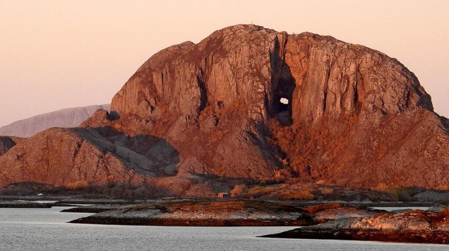 Sagenumrankt: Das kuriose Loch mitten ...ntstehung während der letzten Eiszeit. | Foto: IMAGO/Panthermedia Sagenumrankt: Das kuriose Loch mitten ...ntstehung während der letzten Eiszeit. | Foto: IMAGO/Panthermedia