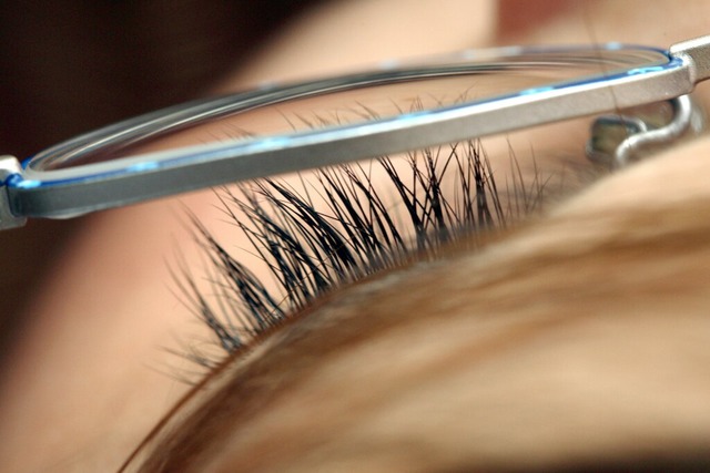 Viele Menschen brauchen eine Brille, um gut sehen zu knnen.  | Foto: Martin Gerten (dpa)