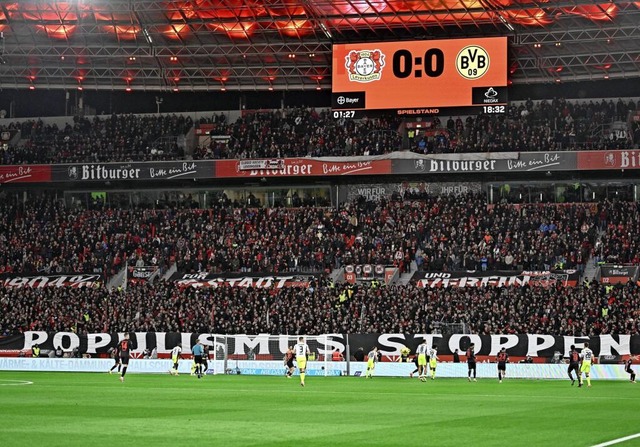 Viele Fans, vor allem Ultras, werfen d...gegen Borussia Dortmund am Wochenende.  | Foto: IMAGO/Sven Simon