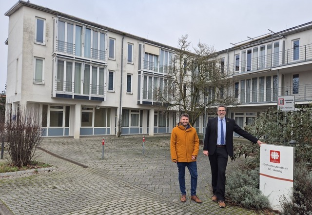 Freuen sich �ber die abgeschlossenen K...dem ehemaligen Seniorenheim St. Georg.  | Foto: Hannes Selz