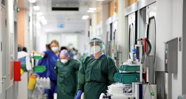 Teure Krankenhäuser: Die Kassen sehen hier Einsparmöglichkeiten. | Foto: IMAGO/Markus Matzel Teure Krankenhäuser: Die Kassen sehen hier Einsparmöglichkeiten. | Foto: IMAGO/Markus Matzel