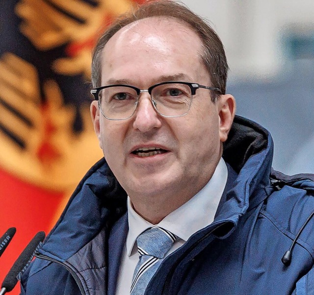 Reagiert auf Drohnensichtungen an Flug...nnenminister Alexander Dobrindt (CSU). | Foto: IMAGO/Andreas Gora Reagiert auf Drohnensichtungen an Flug...nnenminister Alexander Dobrindt (CSU). | Foto: IMAGO/Andreas Gora