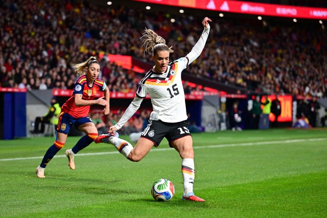 DFB-St&uuml;rmerin Selina Cerci im Vorw&auml;rtsgang.  | Foto: Sebastian Christoph Gollnow/dpa