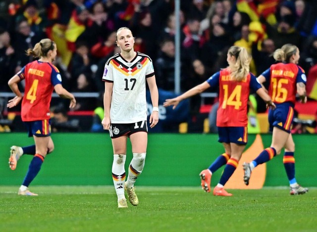 Pure Enttäuschung: Deutschlands Franzi... nach dem dritten spanischen Gegentor. | Foto: Sebastian Christoph Gollnow/dpa Pure Enttäuschung: Deutschlands Franzi... nach dem dritten spanischen Gegentor. | Foto: Sebastian Christoph Gollnow/dpa