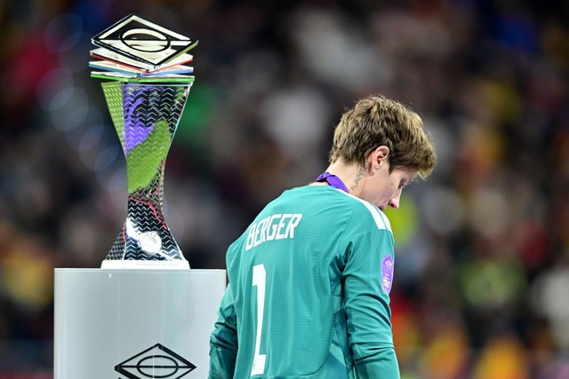 Die Entscheidung naht, ob es in der Na...mit Torh&uuml;terin Berger weitergeht.  | Foto: Sebastian Christoph Gollnow/dpa