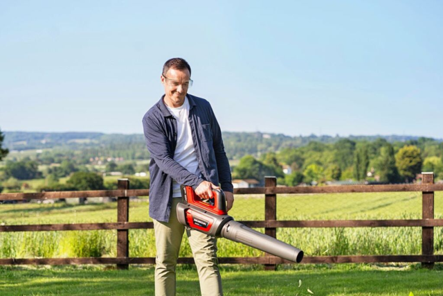Reiko sorgt für Sauberkeit - Akku-Laubbläser gewinnen