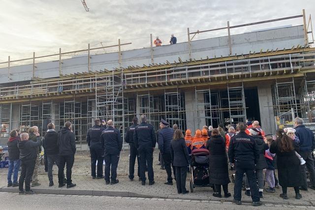 "Ein Meilenstein": Feuerwehr Umkirch feiert Richtfest fr neues Gertehaus