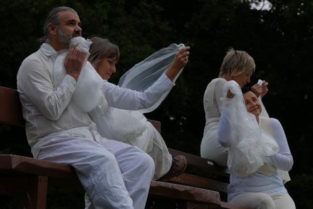 Pilar Buira Ferre zeigt in Lrrach mit "Stille in RosaRot" ein neues Tanztheater