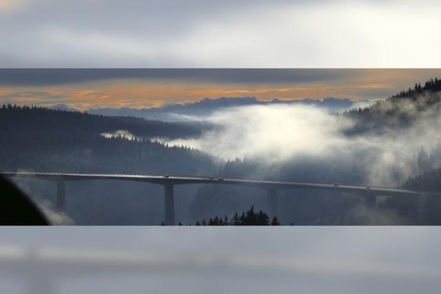 Weit ber die nebligen Berge