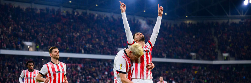 Vincenzo Grifo stößt seinem SC Freiburg die Tür zum Viertelfinale auf