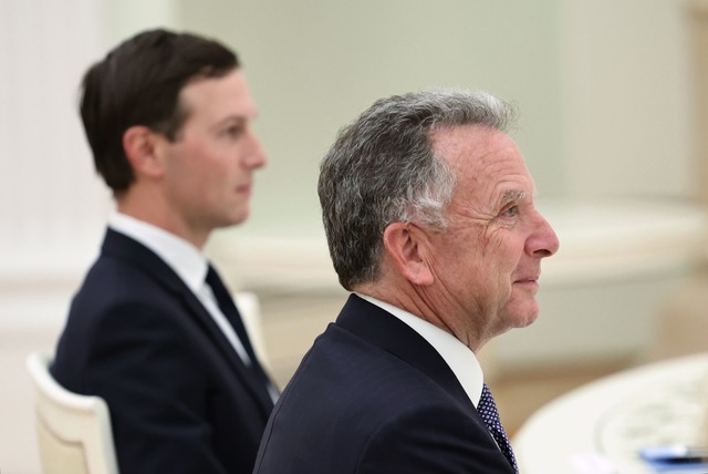 Kushner (l) begleitete Witkoff erstmals im Kreml.  | Foto: Alexander Kazakov/Sputnik, Kremlin Pool via AP/dpa