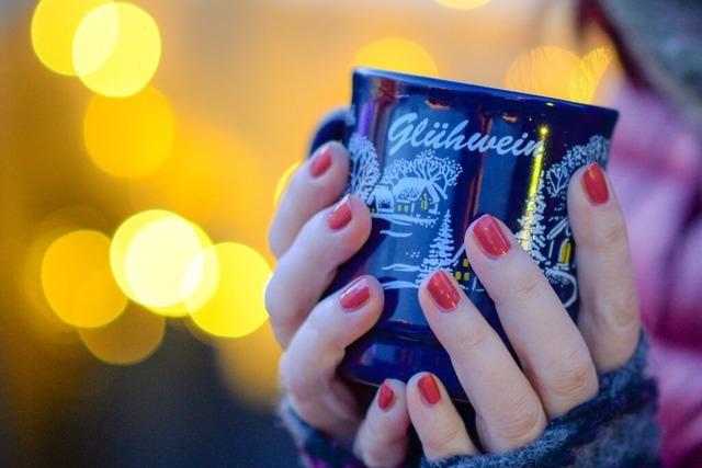 Weihnachtsmarkt in Lrrach: Ich will weiterhin unbekmmert Glhwein trinken....