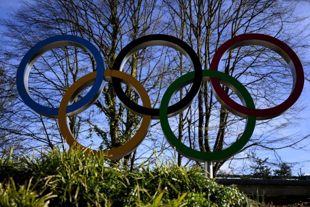 Das Symbol Olympias,  die Ringe &#8211...len Olympoischen Komitees in Lausanne.  | Foto: Laurent Gillieron (dpa)