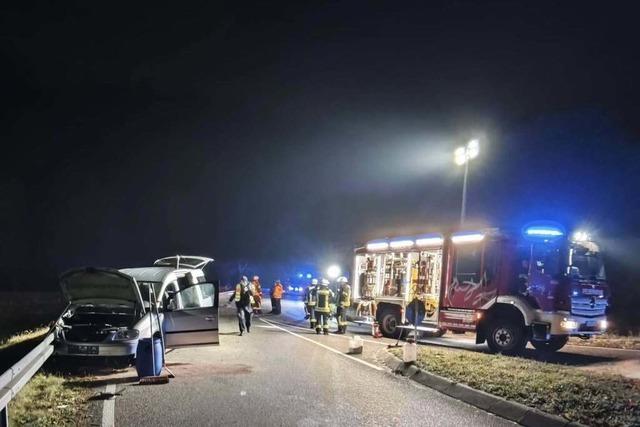 Zivilist findet verletzten Fahrer nach einem Unfall in Lrrach-Brombach