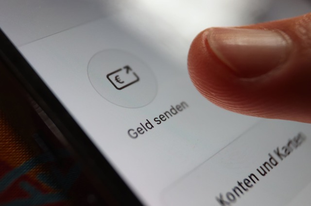 Die Smartphone-Bank N26 schlie&szlig;t...ezahll&ouml;sung Wero an. (Symbolbild)  | Foto: Karl-Josef Hildenbrand/dpa