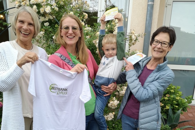 Die Co-Vorsitzenden der Zeitbankplus M...gele mit Sohn Neo und Susanne Hartwein  | Foto: Eva Skrypnik
