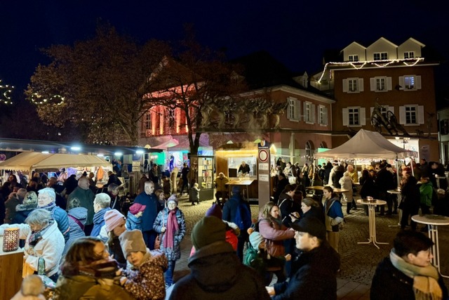 Das Lichterfest in Schopfheim hat zahlreiche Besucher in die Innenstadt gelockt.  | Foto: Stadt Schopfheim