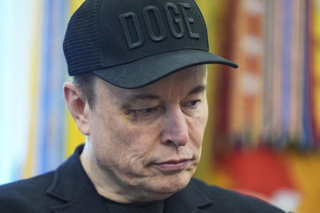 Elon Musk soll der reichste Mann der W...Milliarden Dollar (Stand: April 2025).  | Foto: Evan Vucci (dpa)
