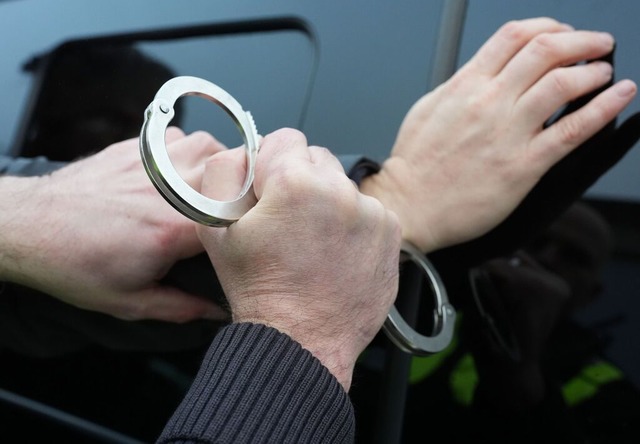 Bei einer Grenzkontrolle griff die Bundespolizei einen Gesuchten auf.  | Foto: Marcus Brandt (dpa)