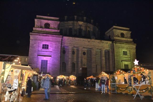 Der St. Blasier Weihnachtsmarkt bringt Weihnachtsstimmung auf den Domvorplatz