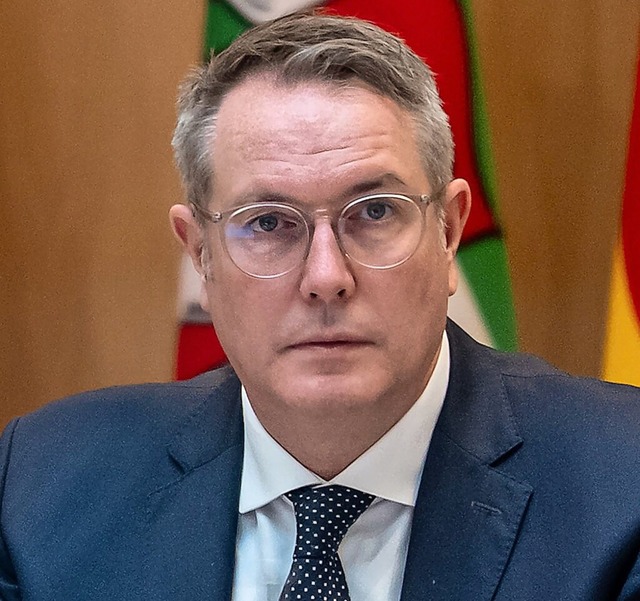 200-Punkte-Plan vorgestellt: Ministerprsident Alexander Schweitzer (SPD).  | Foto: M. Kappeler/dpa