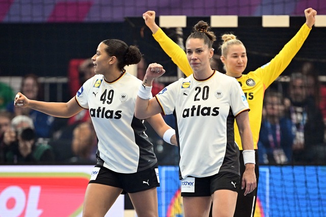 Die deutschen Handballerinnen spielen sich in einen WM-Rausch.  | Foto: Federico Gambarini/dpa