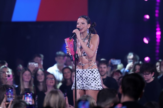 Kann sich auf treue Fans verlassen: Pu...uuml;nstlerin des Jahres gew&auml;hlt.  | Foto: Friso Gentsch/dpa