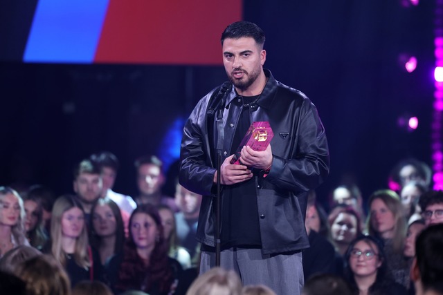 Als Br&uuml;ckenbauer mit Haltung ausg...wurde &uuml;ber Tiktok-Videos bekannt.  | Foto: Friso Gentsch/dpa