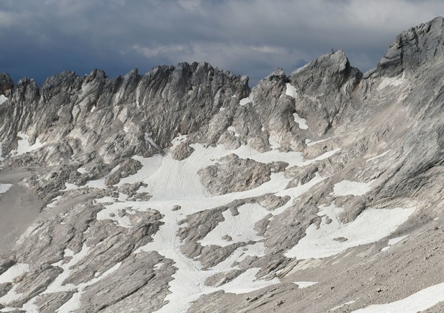 Wenn es im Gebirge zunehmend w&auml;rm... mehr Gletscher verloren. (Archivbild)  | Foto: Angelika Warmuth/dpa
