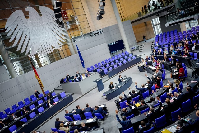 Im Plenum des Bundestags wird debattiert - und entschieden. (Archivfoto)  | Foto: Kay Nietfeld/dpa
