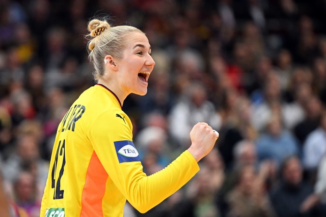 Meist mit einem lachen auf dem Parkett: DHB-Torfrau Katharina Filter.  | Foto: Federico Gambarini/dpa