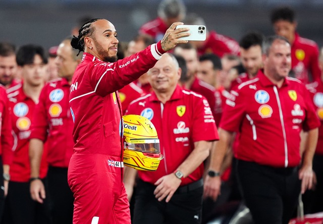 Eine Saison, wie sie sich Lewis Hamilt...limmsten Tr&auml;umen ausgemalt hatte.  | Foto: David Davies/PA Wire/dpa