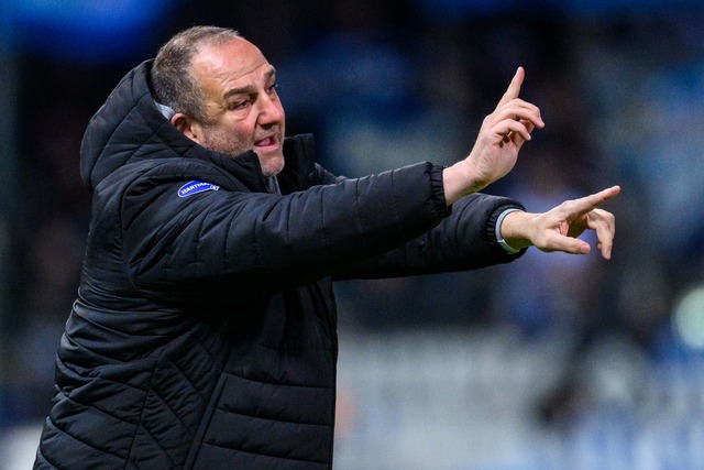 Frank Schmidt will nun seine Mannschaf...egen Freiburg peitschen. (Archivbild).  | Foto: Tom Weller/dpa