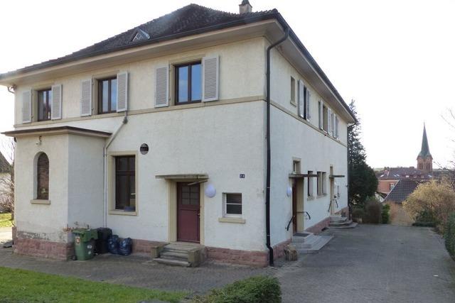 Auf dem Schulhof in Heiligenzell sollen Parkpltze fr Josefshaus-Gste entstehen