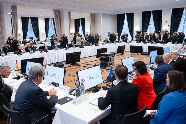 Auf der Innenministerkonferenz in Brem...unter anderem &uuml;ber Drohnenabwehr.  | Foto: Sina Schuldt/dpa